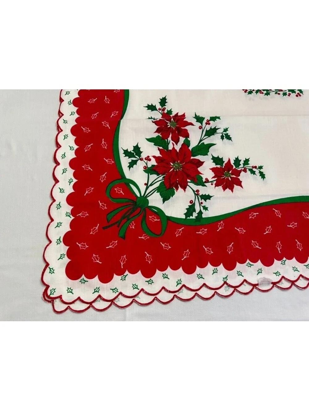 Christmas Holly Poinsettia Tablecloth White Red Rectangle Scalloped Edge 48.5x67